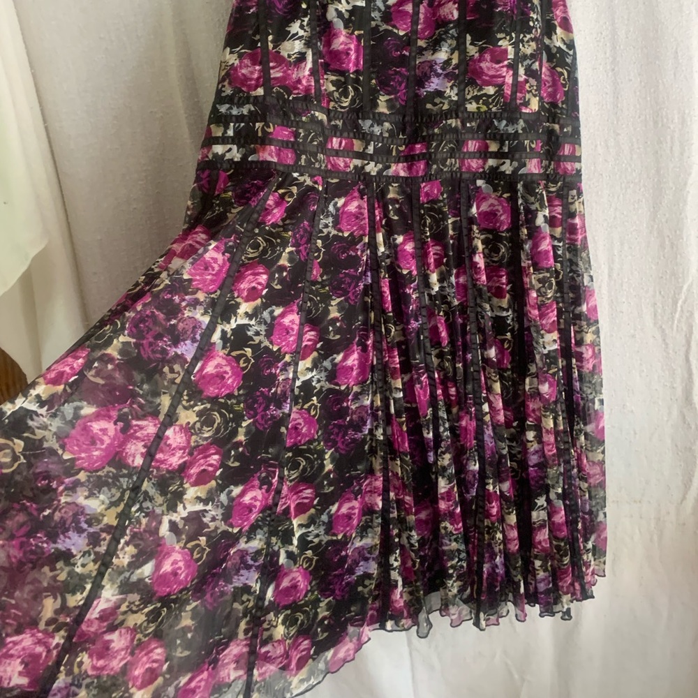 Party dress with beautiful satin ribbon trim - Picture 2 of 6